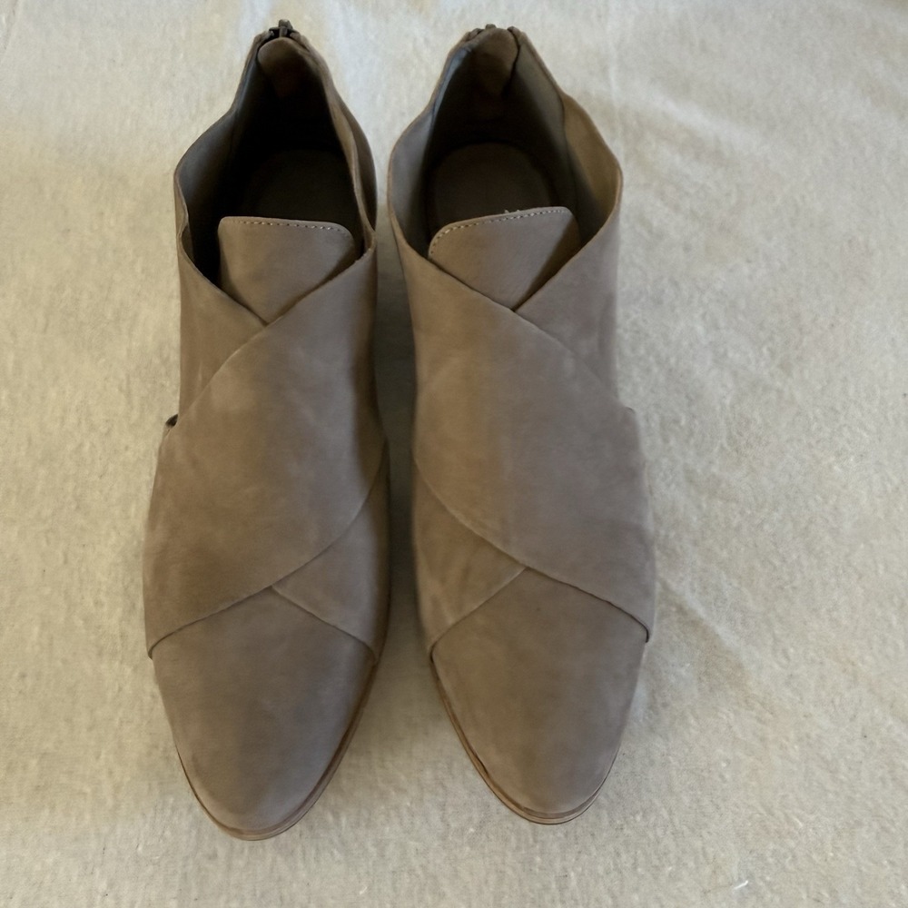 Eileen Fisher Women's Taupe Suede Crisscross Minimalist Ankle Booties 8.5 - Picture 2 of 12